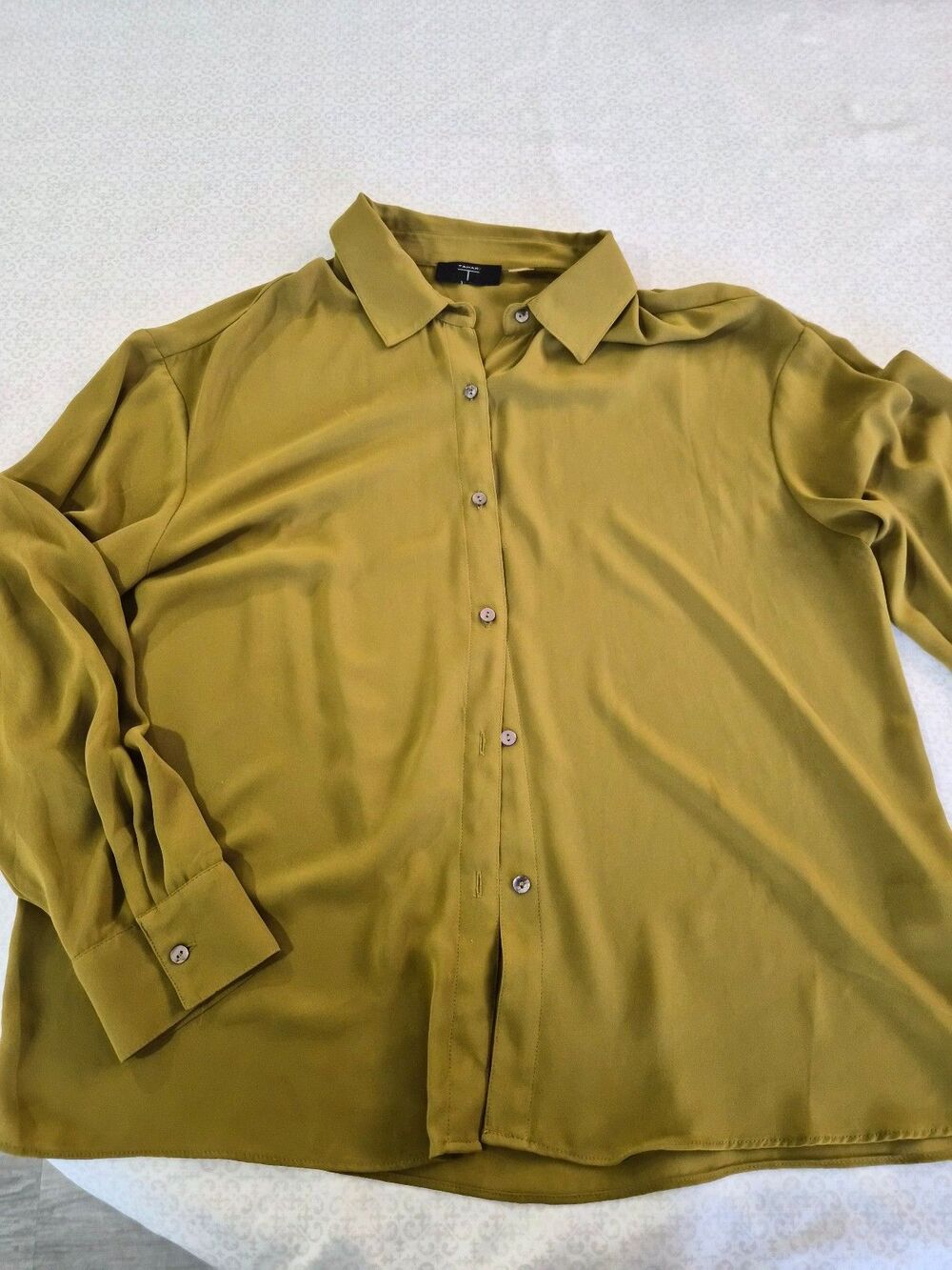 Tahari Green Button-Up Blouse – Elegant & Versatile Women’s Top